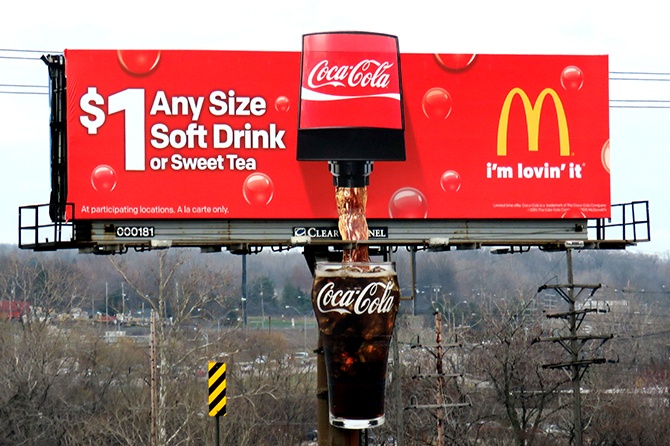 Quảng cáo ngoài trời đồ uống Coca Cola