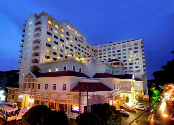 Equatorial Hotel: 242 Trần Bình Trọng, Quận 5
