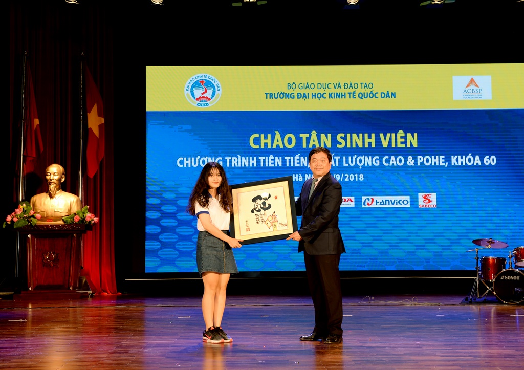 sự kiện chào tân sinh viên