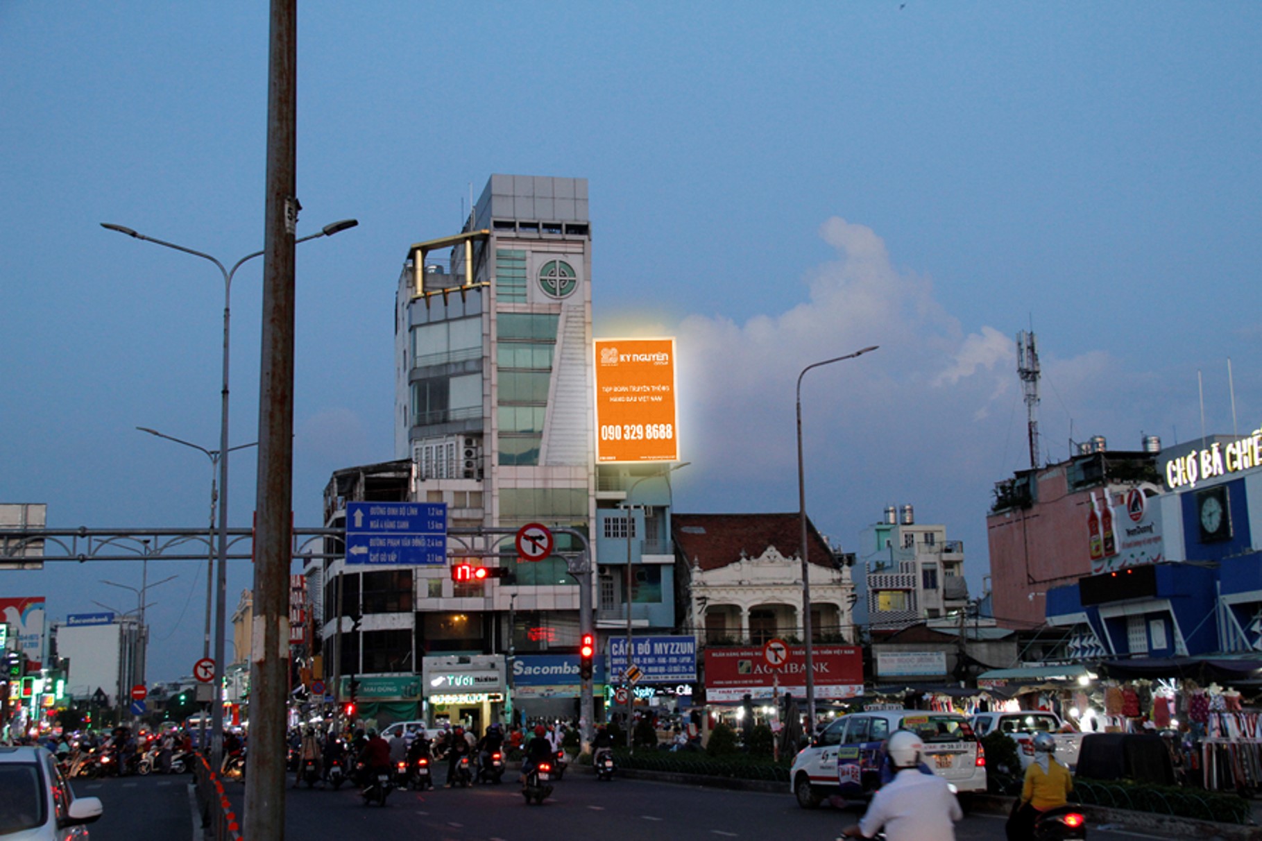 Màn hình LED chợ Bà Chiểu, TP HCM