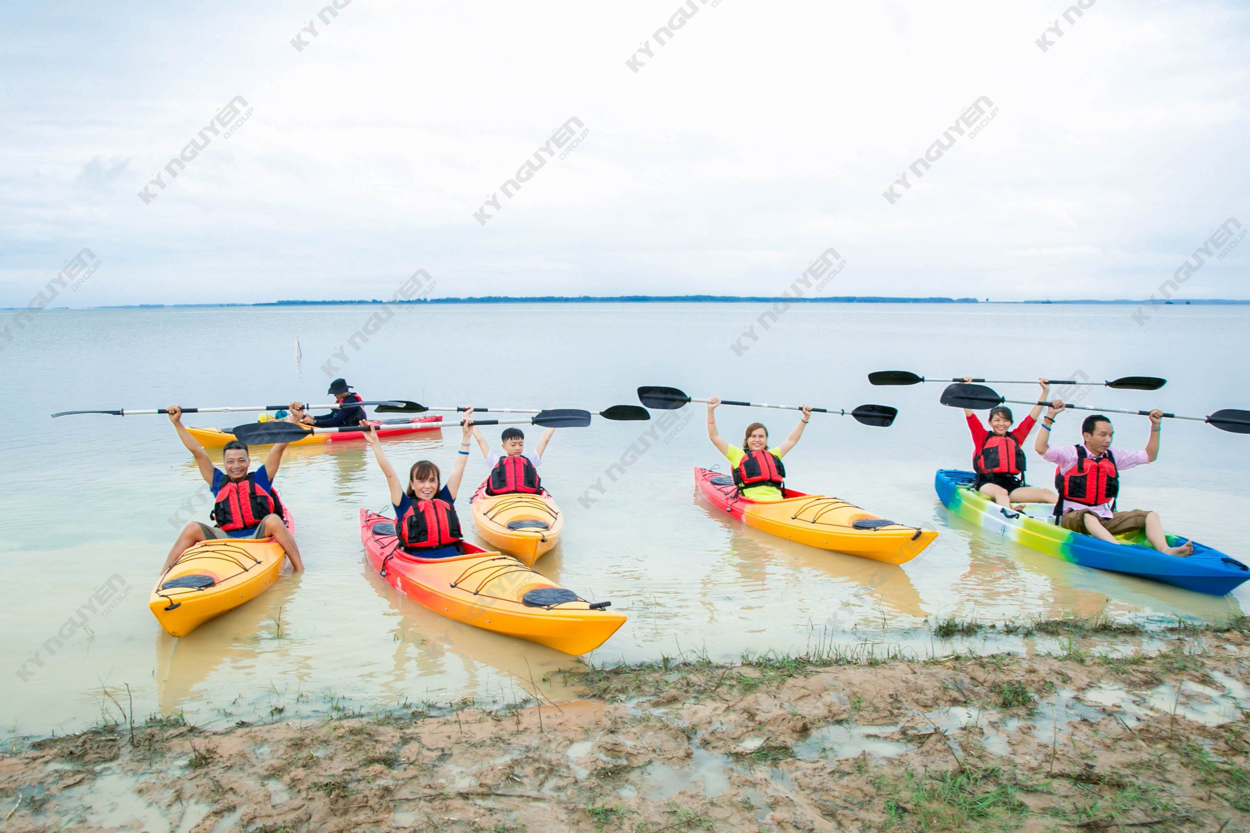 Người tham dự còn được trải nghiệm chèo thuyền Kayak khi đến với CampFest.