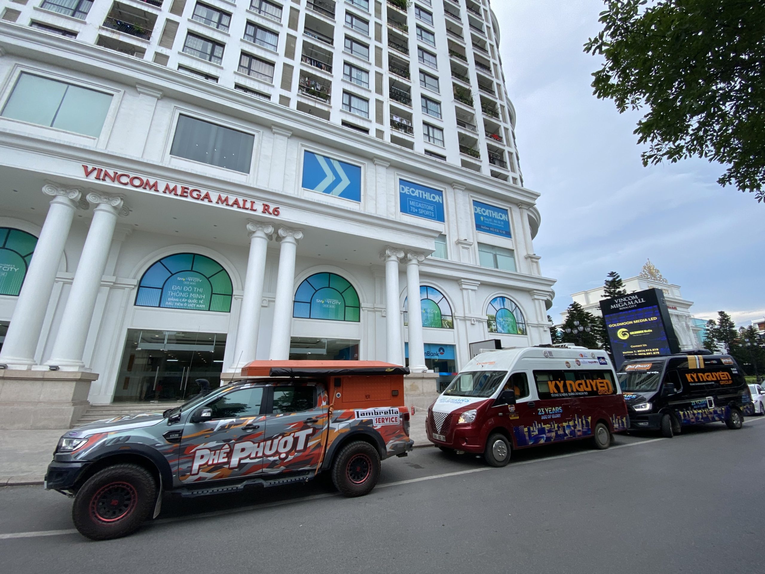 Roadshow motorhome (nhà xe di động) mừng sinh nhật 23 năm Kỷ Nguyên Group