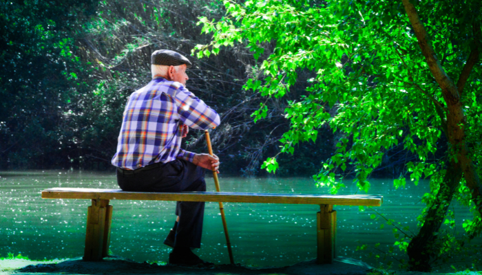 Nghỉ ngơi ở những nơi thoáng mát, không khí trong lành sẽ giúp nâng cao sức khoẻ người cao tuổi