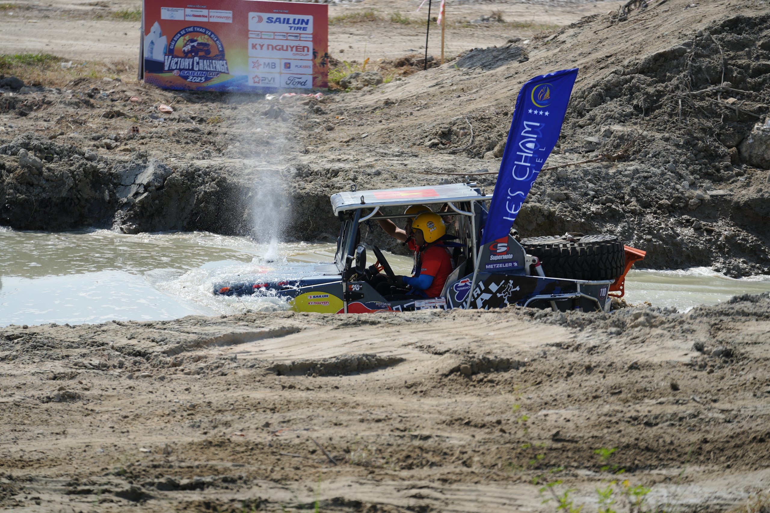 đua xe ô tô địa hình Victory Challenge Sailun Cup 2025