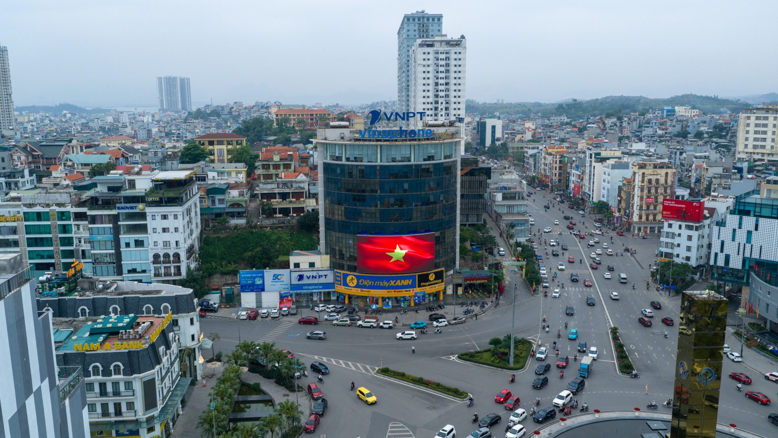 Màn hình LED ngã 6 Cột Đồng Hồ Hạ Long