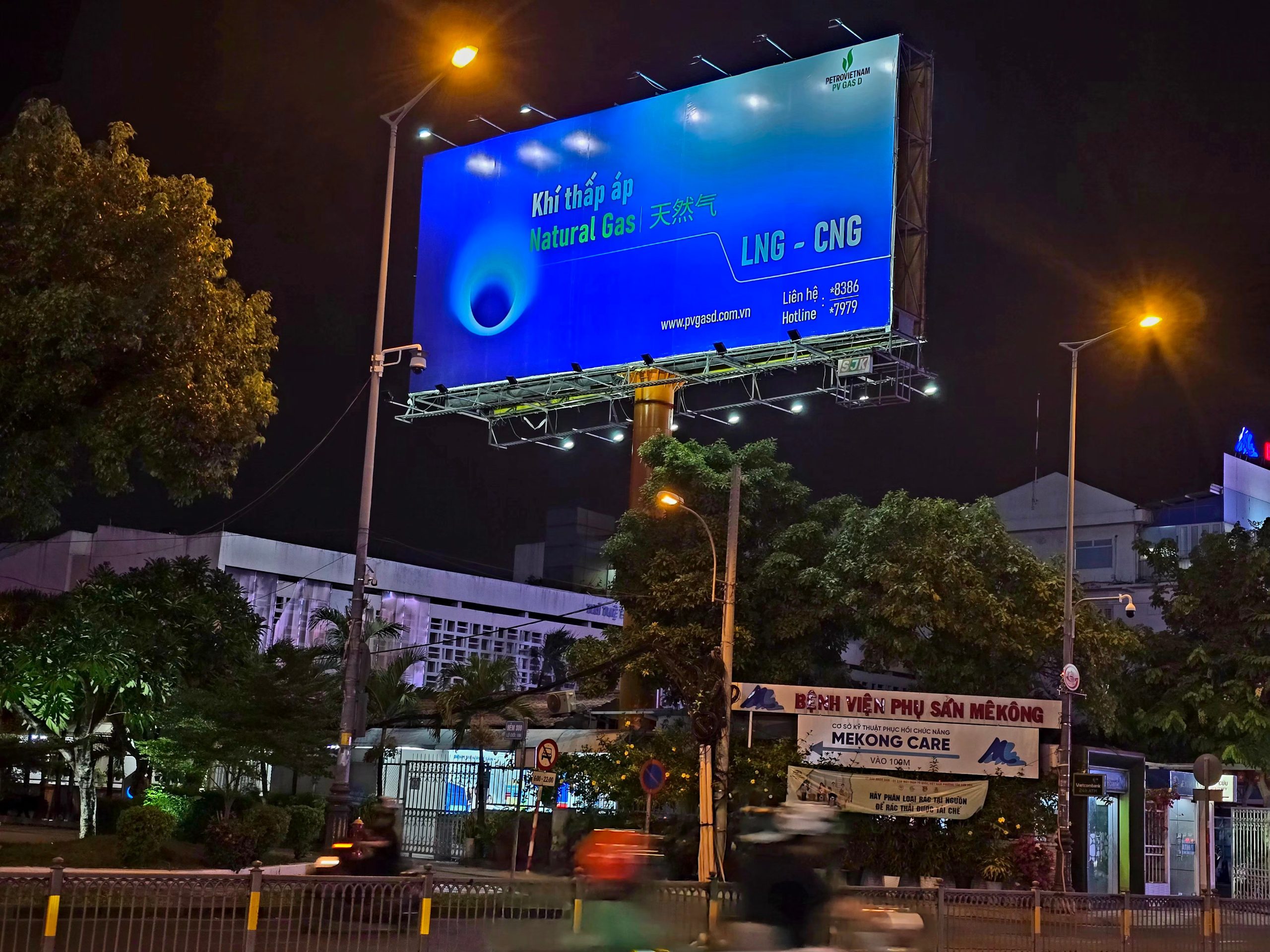 Billboard 243 Hoàng Văn Thụ