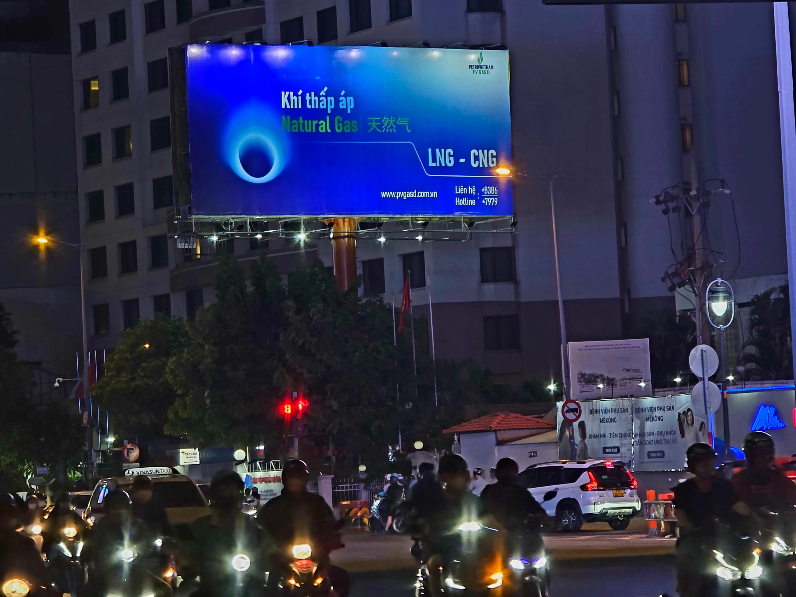 Billboard 243 Hoàng Văn Thụ