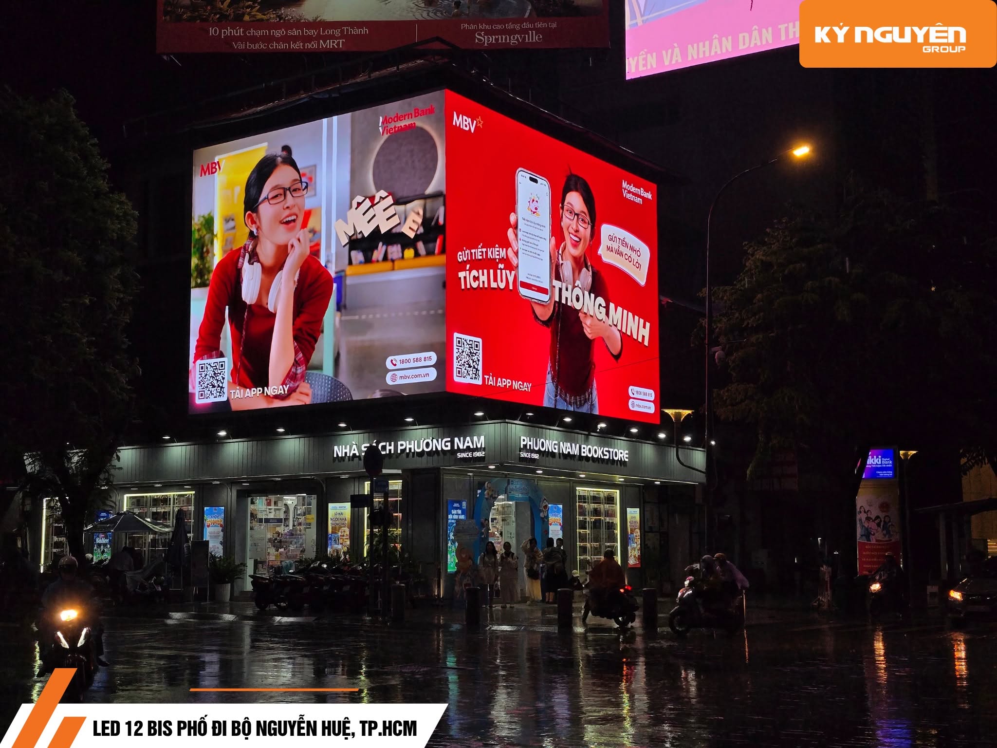 Màn hình LED phố đi bộ Nguyễn Huệ