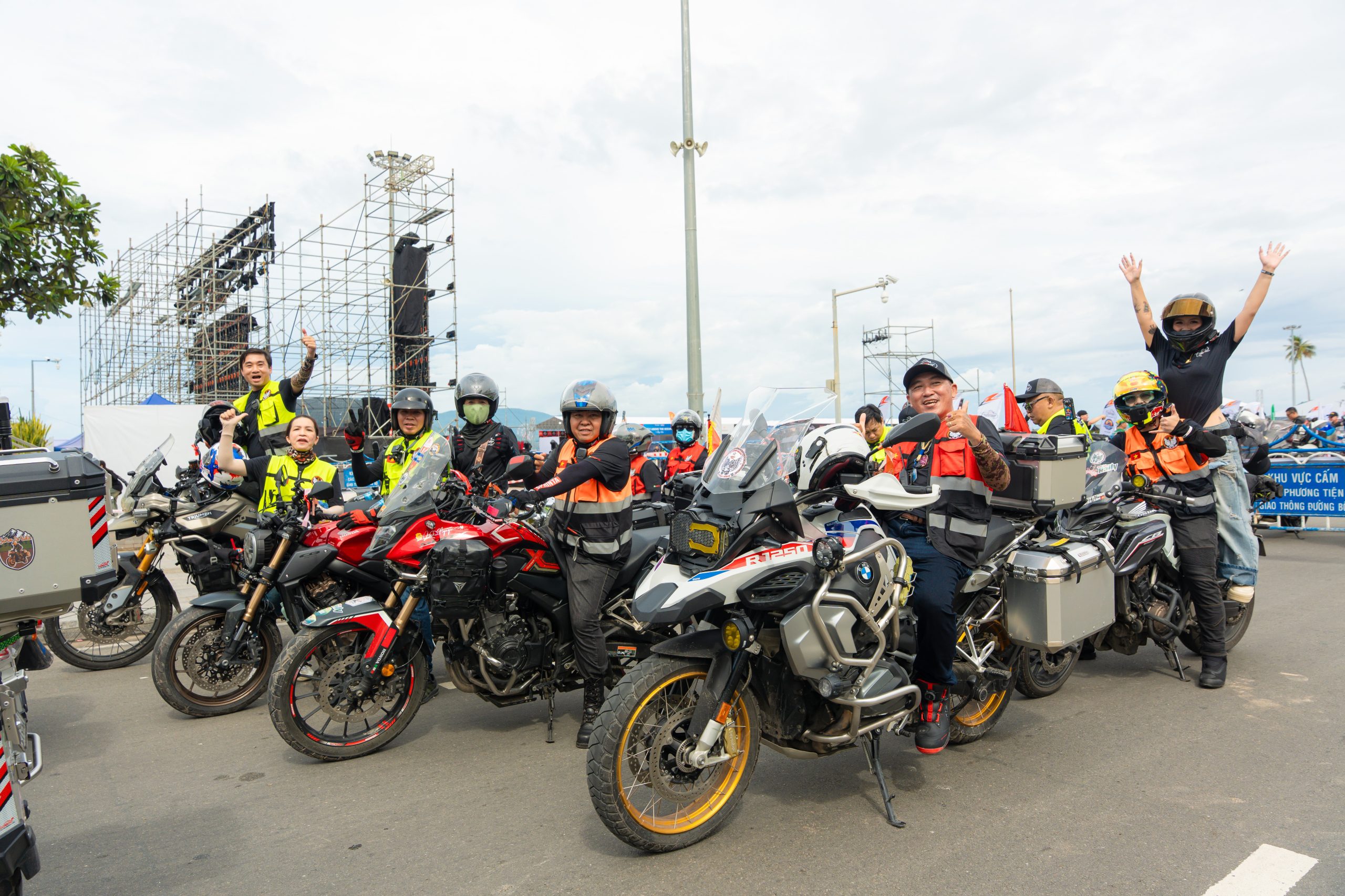 Các biker sẵn sàng xuất phát cho lễ diễu hành tại CASTROL SUPERBIKE FEST 2026