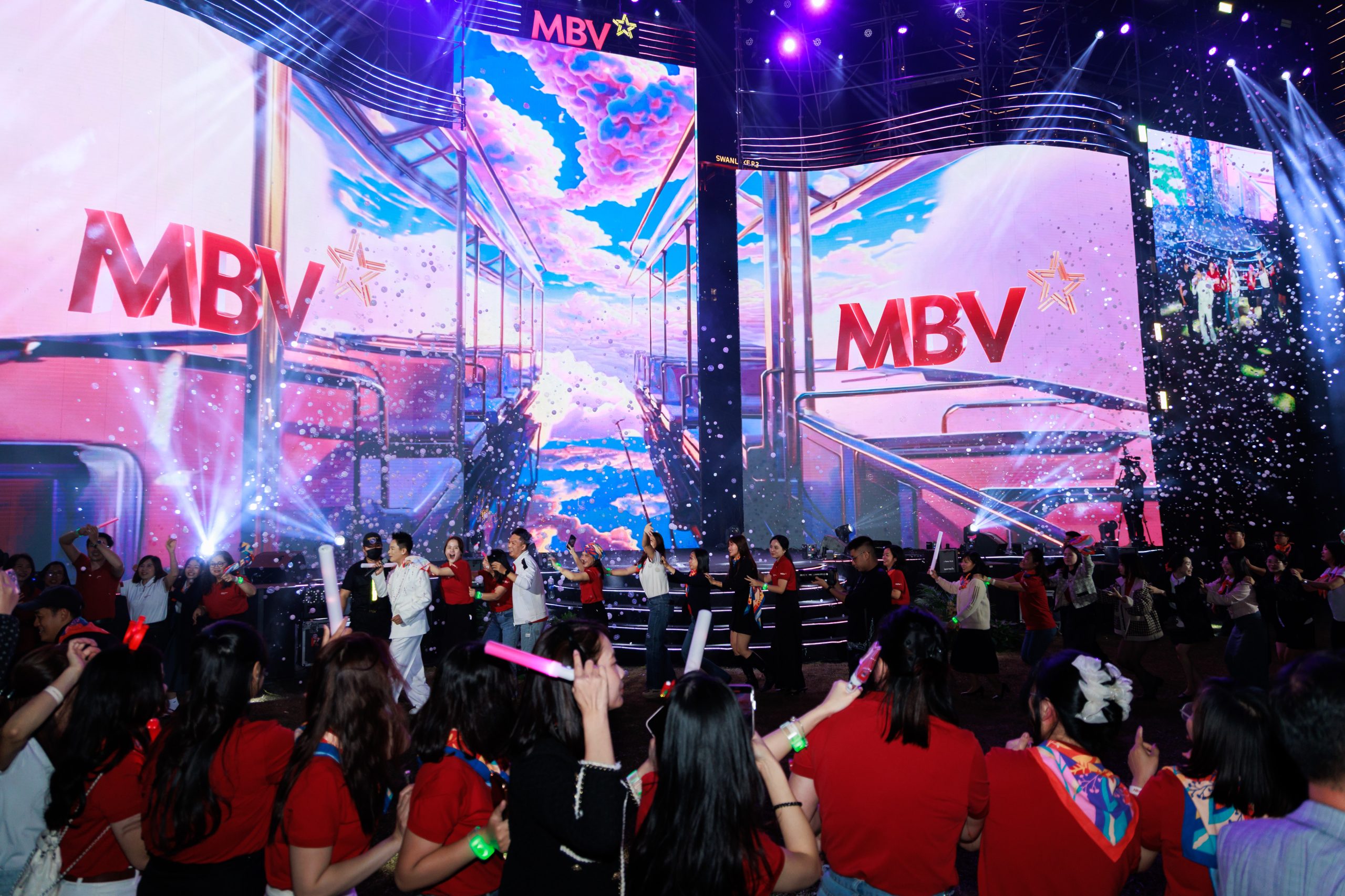 Thiết kế sân khấu và màn hình LED tạo điểm nhấn Branding tại sự kiện